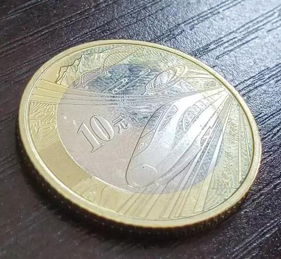 小集沾滿指紋的高鐵幣